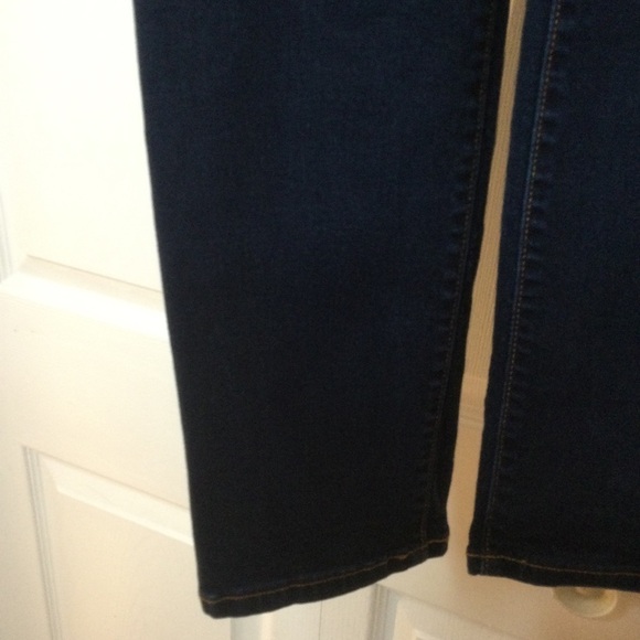 Old Navy Maternity Jeans - Picture 3 of 10